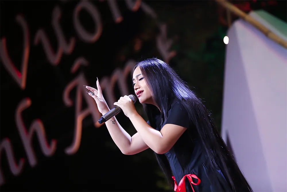 khu-vuon-thanh-am-sofia-tung-tuyet-vong-den-muc-muon-tim-den-cai-chet-de-giai-thoat 1