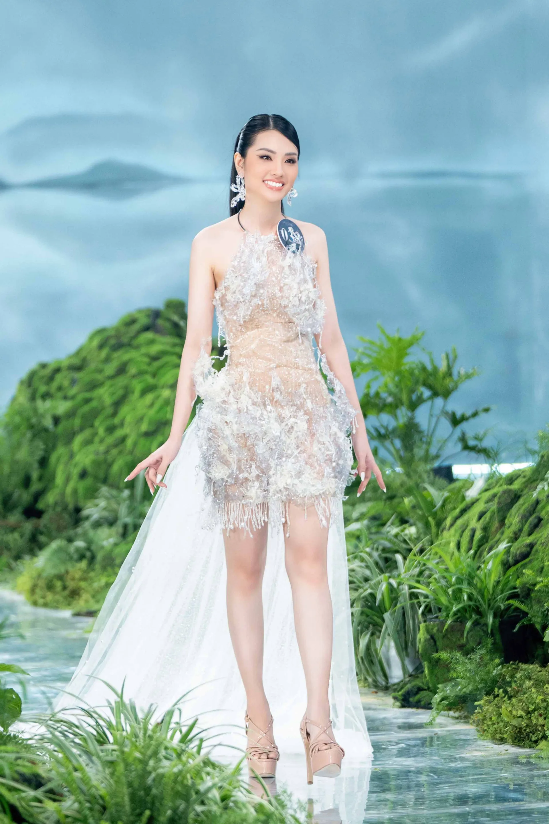 trang-phuc-tai-che-doc-dao-cua-thi-sinh-miss-earth-viet-nam-2023089