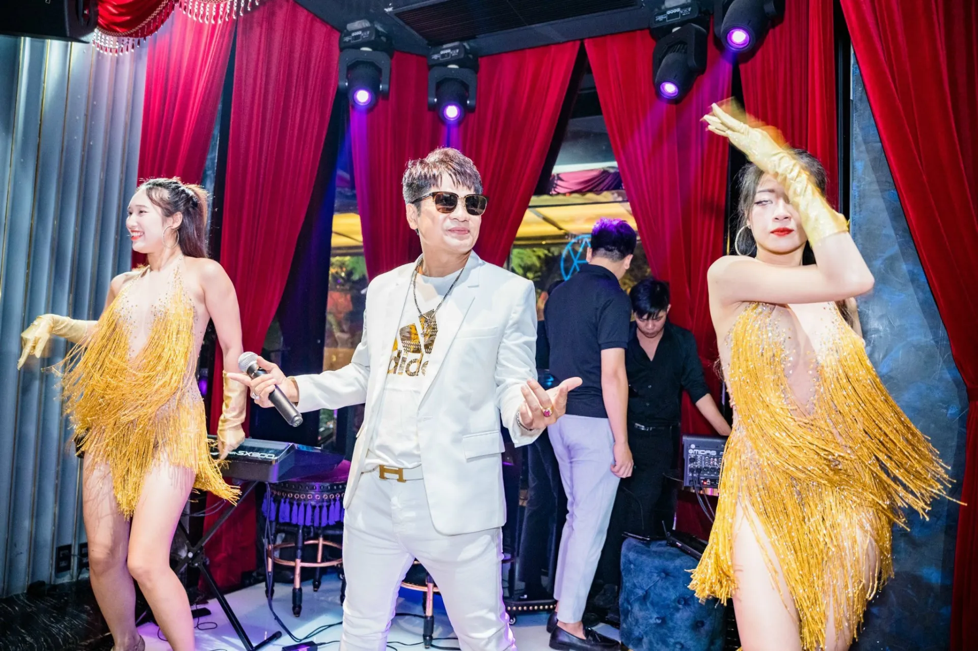 ca-si-luong-gia-huy-lan-san-sang-kinh-doanh7