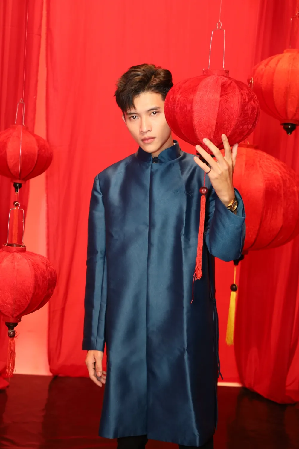 h-kray-la-ai-ma-nsut-thoai-my-dong-y-gop-giong-trong-san-pham-debut5