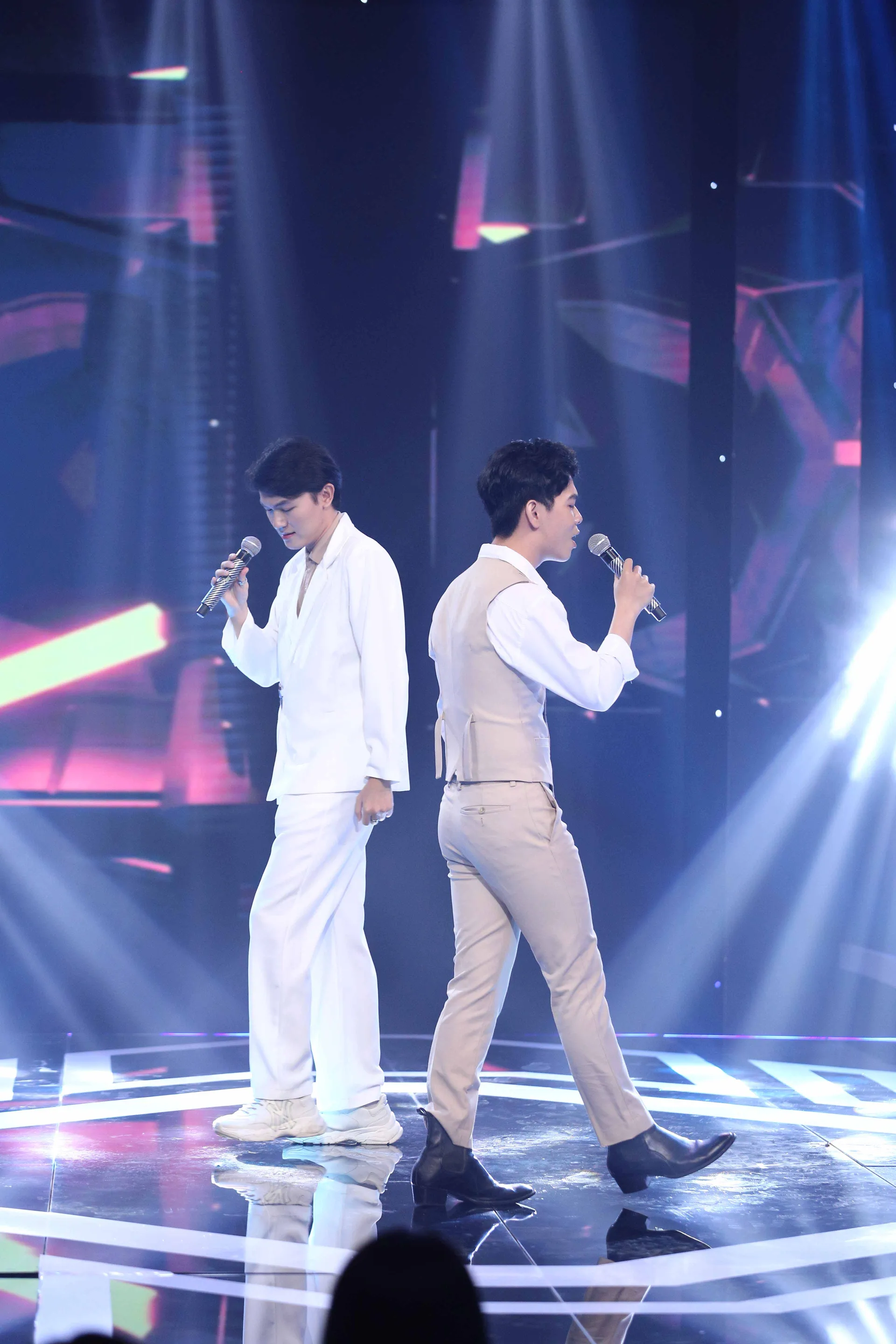 Lục Hoa và Gia Khang