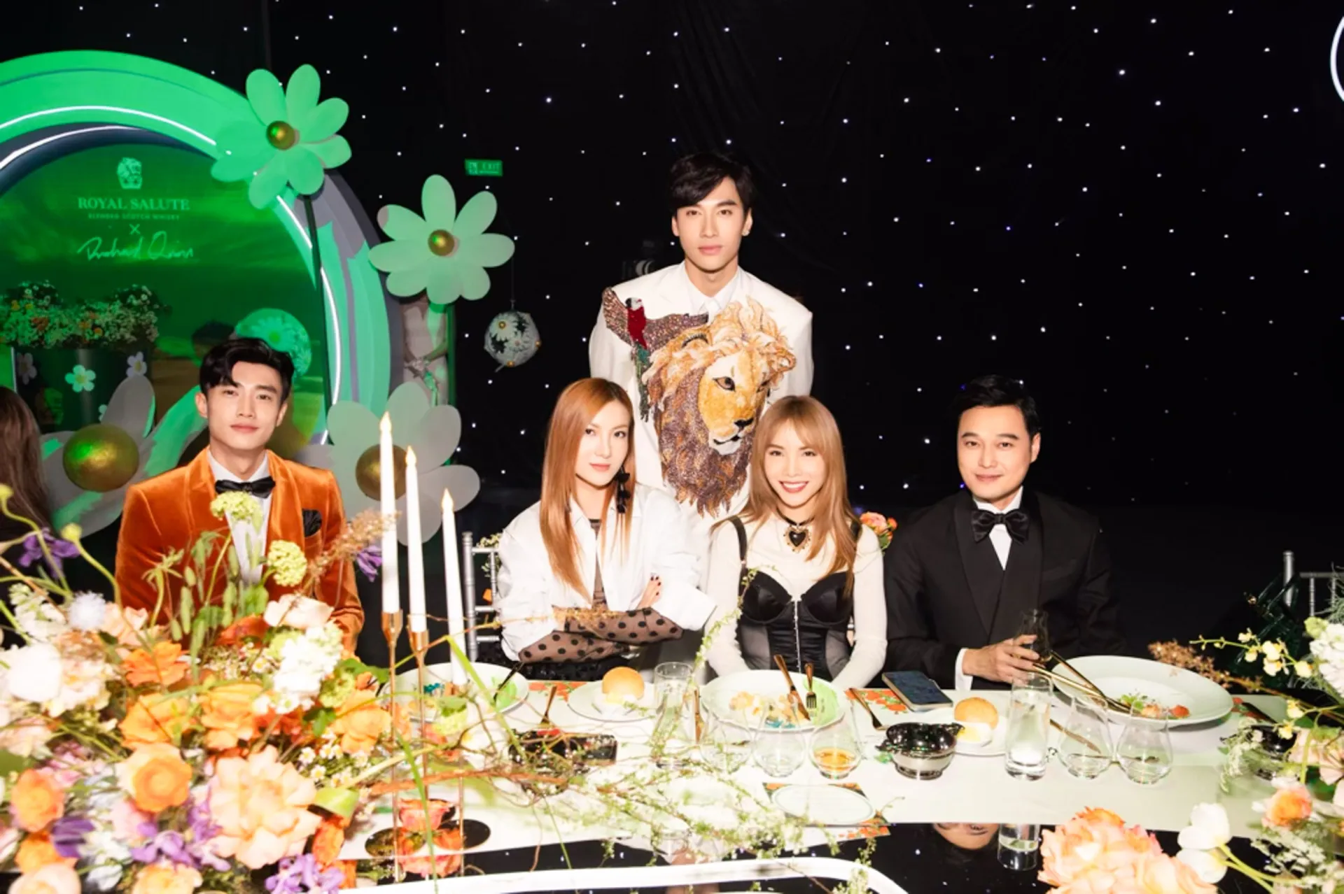 Ly Qui Khanh, ban be