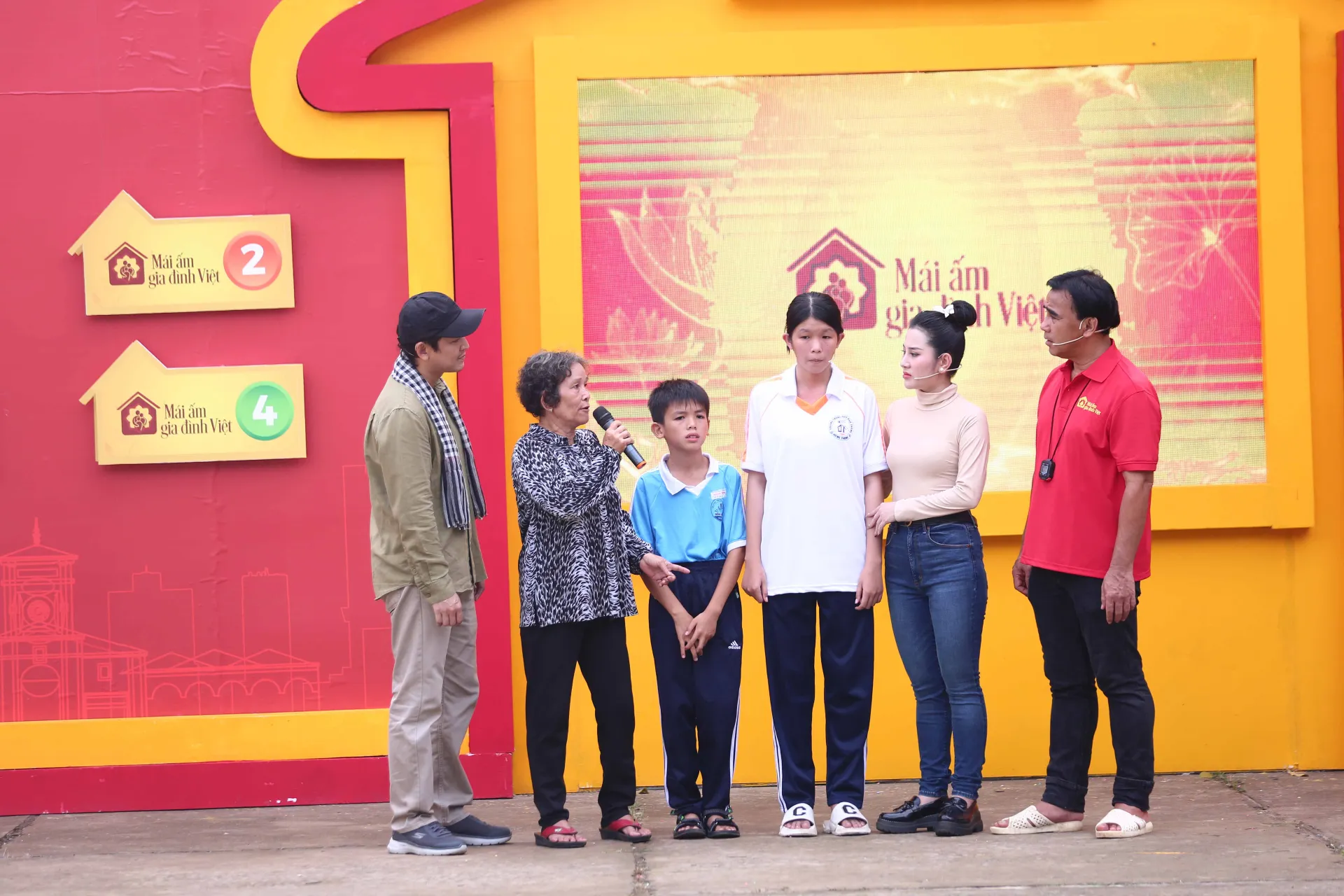 Em Trầm Hồ Tường Vi 