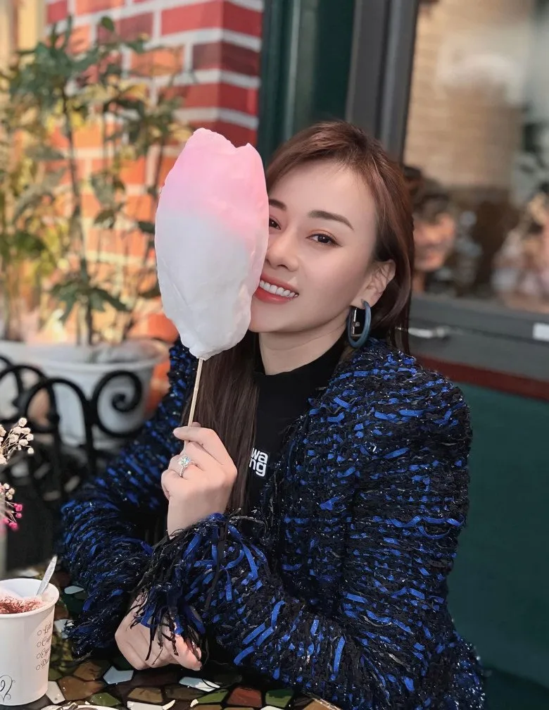 phuong-oanh-khoe-nhan-kim-cuong-o-ngon-ap-ut-2