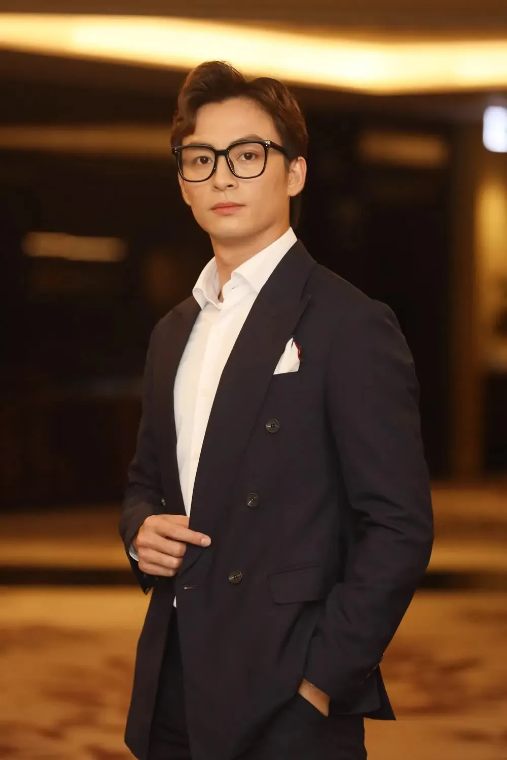 lanh-thanh-khong-duoc-dong-vai-quan-chung-vi-qua-dep-trai-1