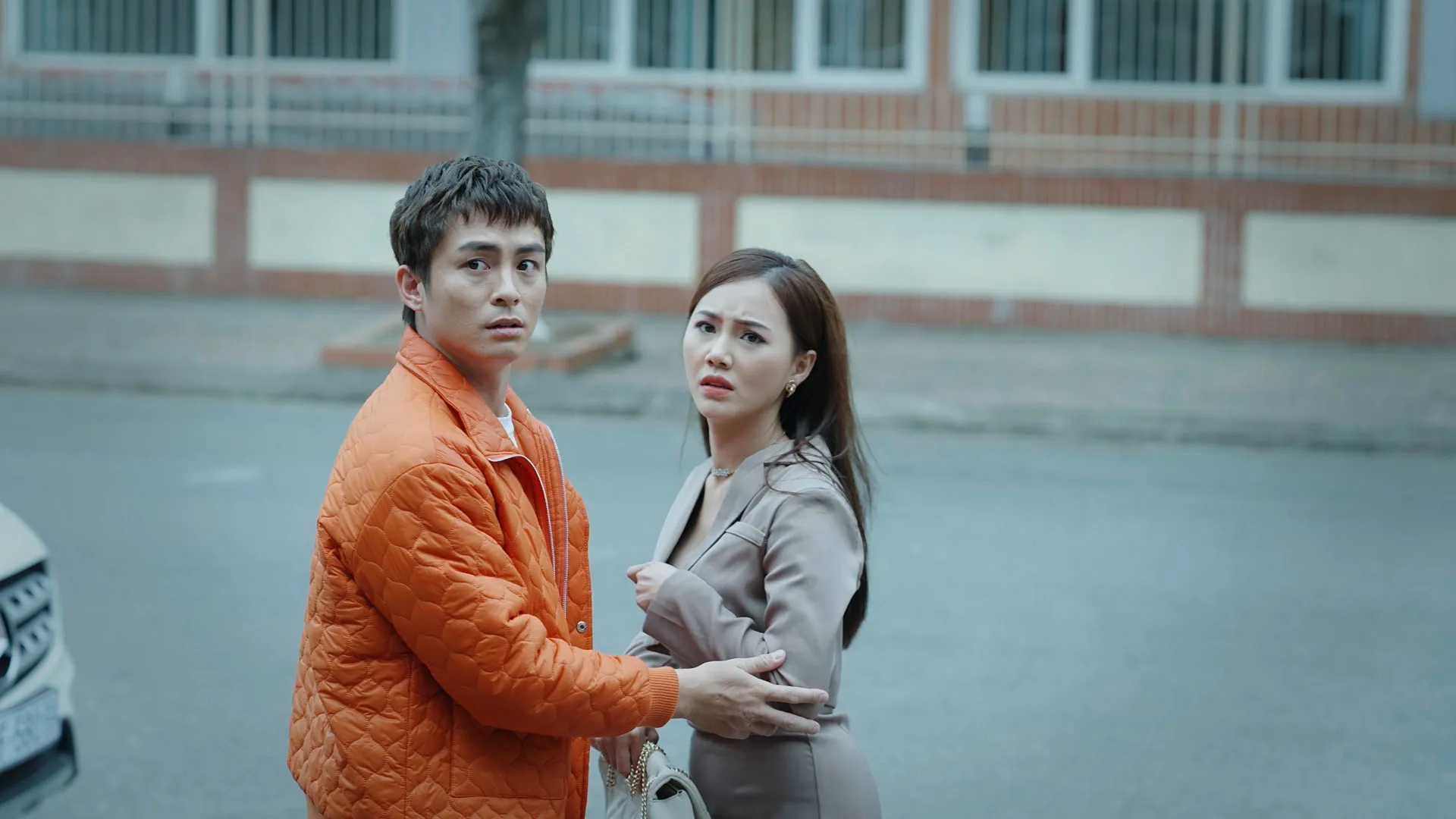 lanh-thanh-khong-duoc-dong-vai-quan-chung-vi-qua-dep-trai-3