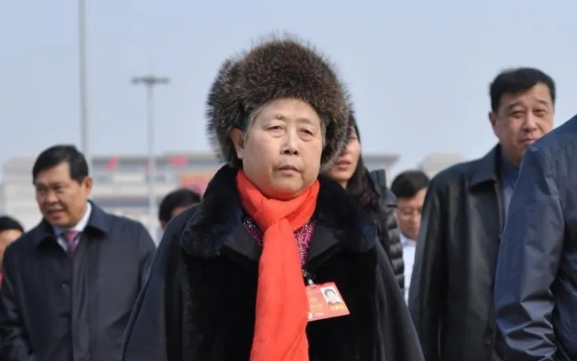 giao-tai-san-nghin-ty-cho-2-con-nguoi-phu-nu-72-tuoi-van-phai-ra mat-xu-ly-3