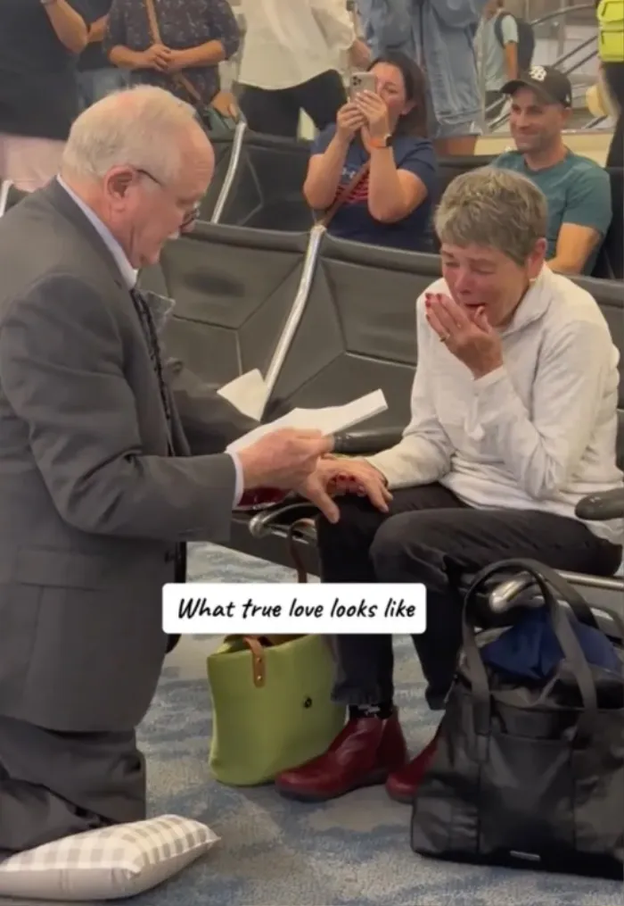 cu-ong-78-tuoi-cau-hon-ban-gai-sau-60-nam-xa-cach-1