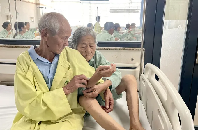 cu-ong-91-tuoi-40-nam-cham-vo-tam-than-1