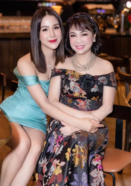 hoa-hau-phuong-le-len-tieng-ve-me-chong-cu-diep-lam-anh-4