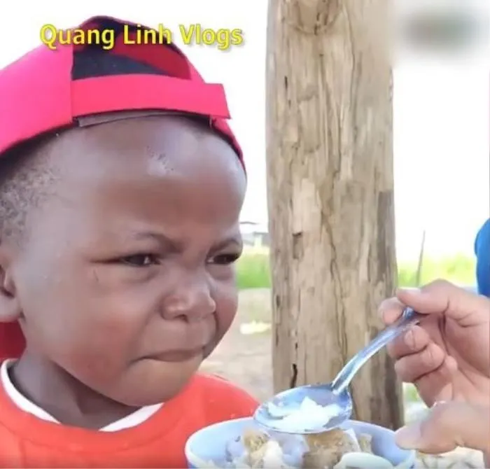 bieu-cam-cua-loi-con-khi-an-thu-mam-tom-3