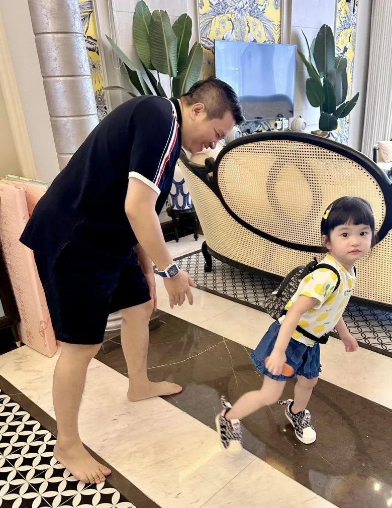 con-gai-doan-di-bang-mang-tui-dior-50trieu-di-mau-giao-3