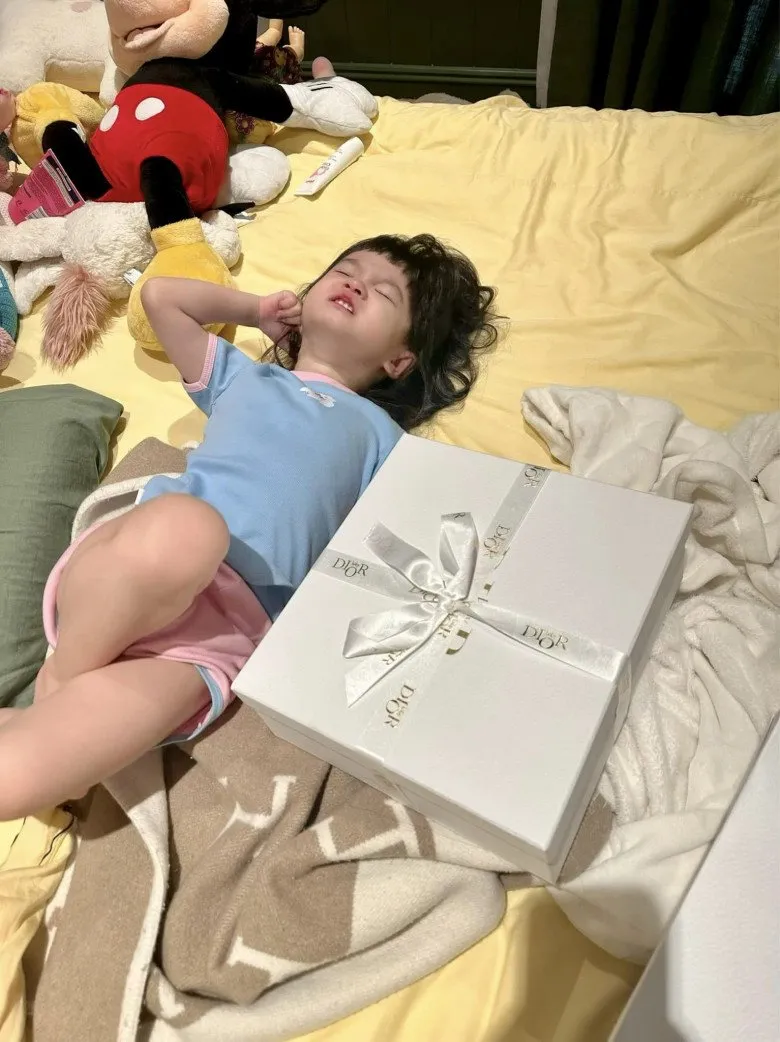 con-gai-doan-di-bang-mang-tui-dior-50trieu-di-mau-giao-6