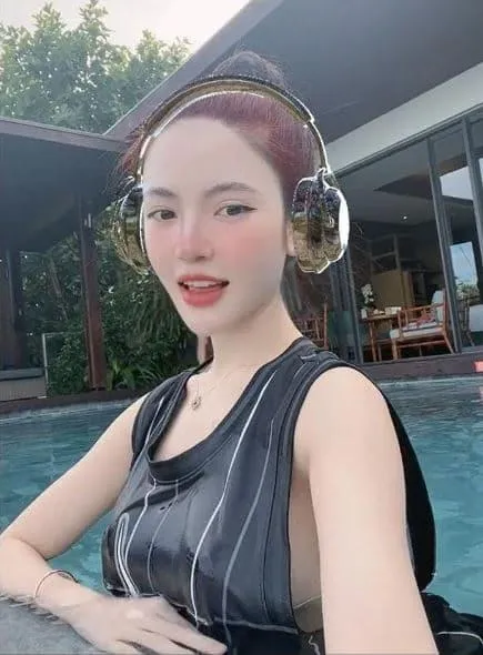 quang-hai-va-chu-thanh-huyen-cung-checkin-be-boi-2