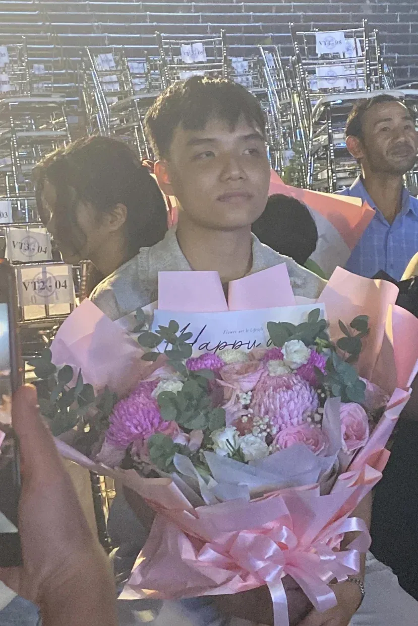 binh-an-an-ui-ban-trai-tan-miss-world-vietnam-2