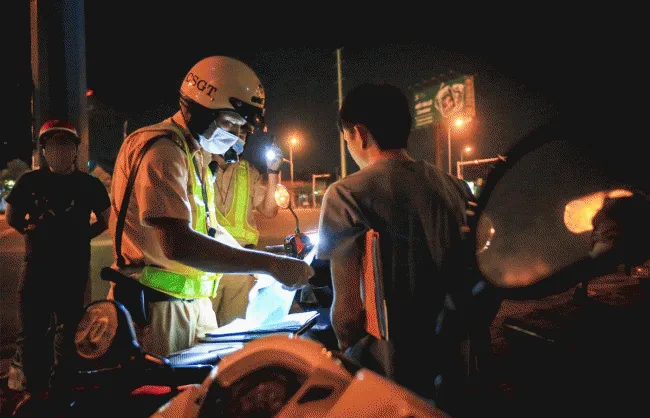 truong-hop-di-cham-bi-phat-tien-3