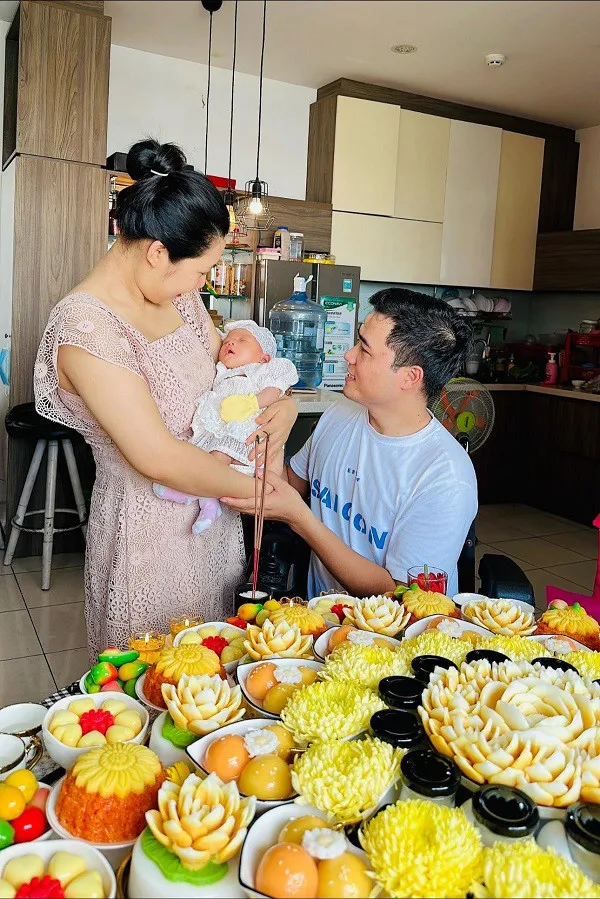 to-dinh-khanh-phu-vo-cham-con-1