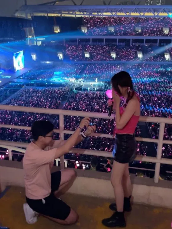 cap-doi-cau-hon-trong-concert-BLACKPINK-1