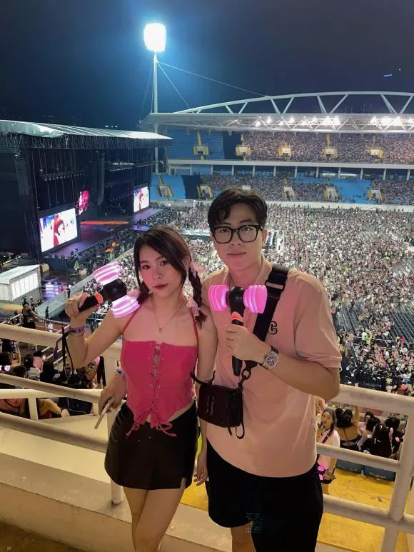 cap-doi-cau-hon-trong-concert-BLACKPINK-3