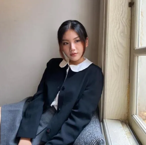 em-gai-hoa-hau-y-nhi-dang-tam-thu-mong-khan-gia-chap-nhan-loi-xin-loi-cua-chi-2