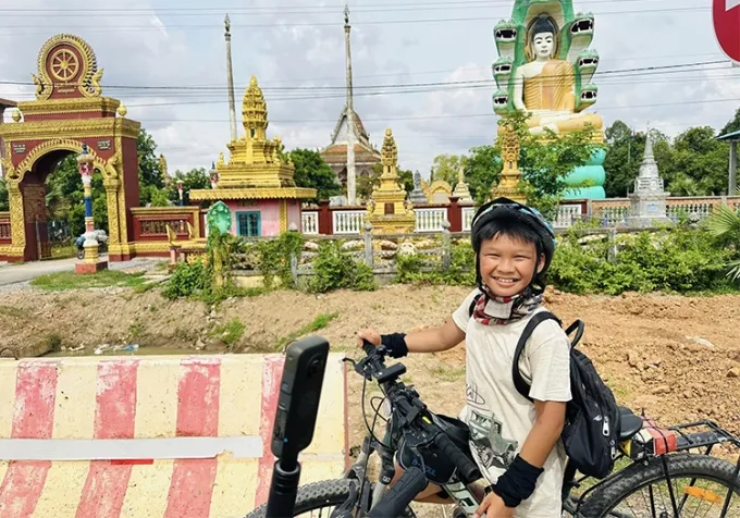 cau-be-nguoi-viet-cung-bo-dap-xe-2800km-qua-4-quoc-gia-khi-moi-10-tuoi-2