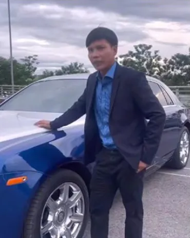 loc-fuho-lai-sieu-xe-cho-3co-gai-di-an-pho-2