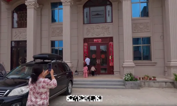 co-gai-viet-lay-chang-trai-trung-quoc-ngheo-me-vo-nhin-thay-nha-con-re-thi-choang-ngop-3