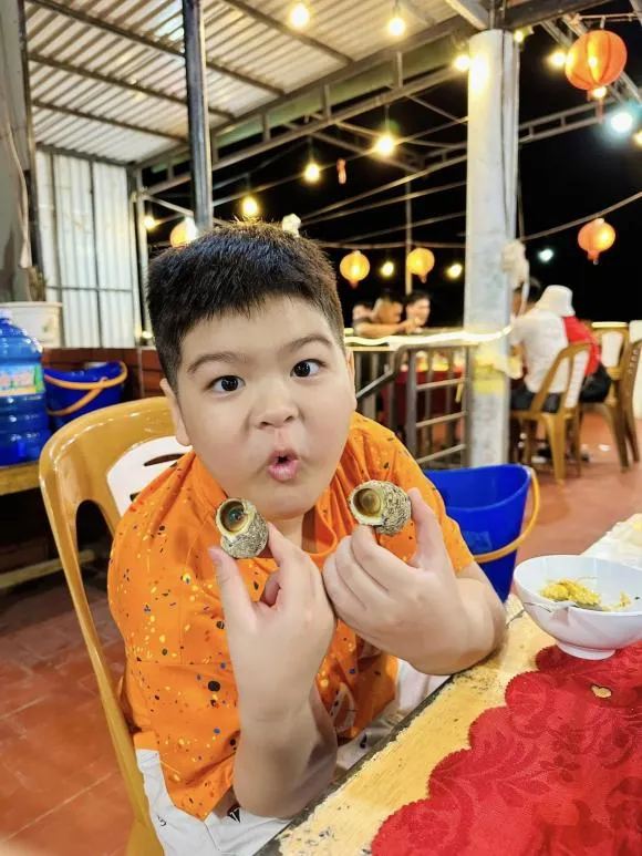 chong-cu-nhat-kim-anh-dua-con-trai-di-du-lich-con-khoe-anh-ben-tinh-moi-6