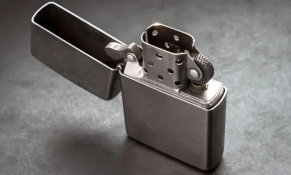 khong-dat-dien-thoai-chung-voi-3thu-nay-2