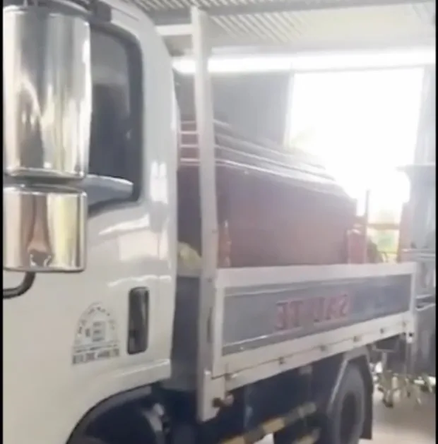 chu-trai-hom-bi-bom-hang-1