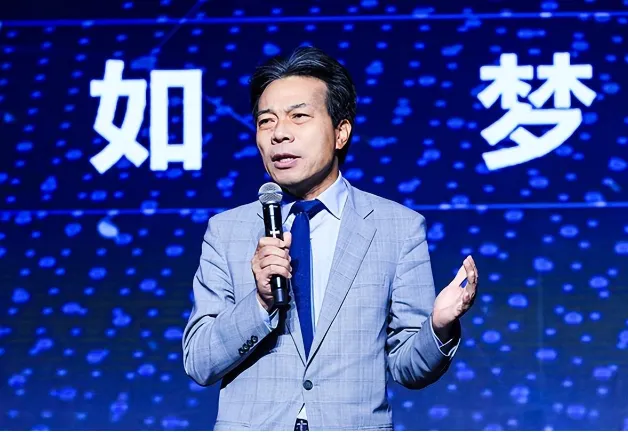 2vi-ty-phu-khong-mua-nha-ma-song-o-khach-san-nghe-ly-do-hieu-ngay-van-de-2