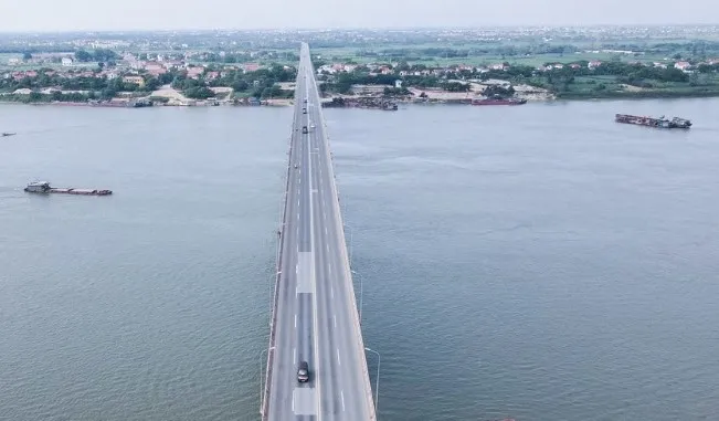 cay-cau-vuot-song-dai-nhat-viet-nam-duoc-lam-tu-be-tong-cot-thep-vinh-cuu-1