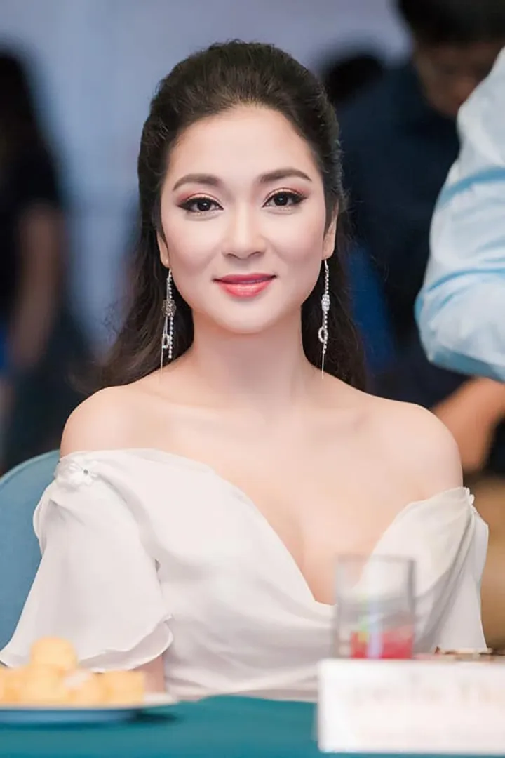 hoa-hau-bi-an-nhat-viet-nam-di-thi-muon-1tuan-van-lot-top10-miss-world-2004-5