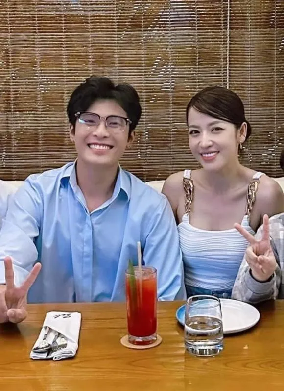 puka-lo-dien-cung-gin-tuan-kiet-sau-thong-bao-ket-hon-thai-do-cua-bo-me-nam-ca-si-voi-con-dau-the-nao-1