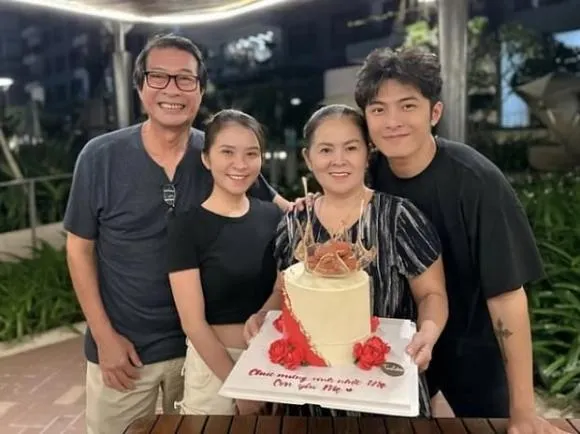 puka-lo-dien-cung-gin-tuan-kiet-sau-thong-bao-ket-hon-thai-do-cua-bo-me-nam-ca-si-voi-con-dau-the-nao-3