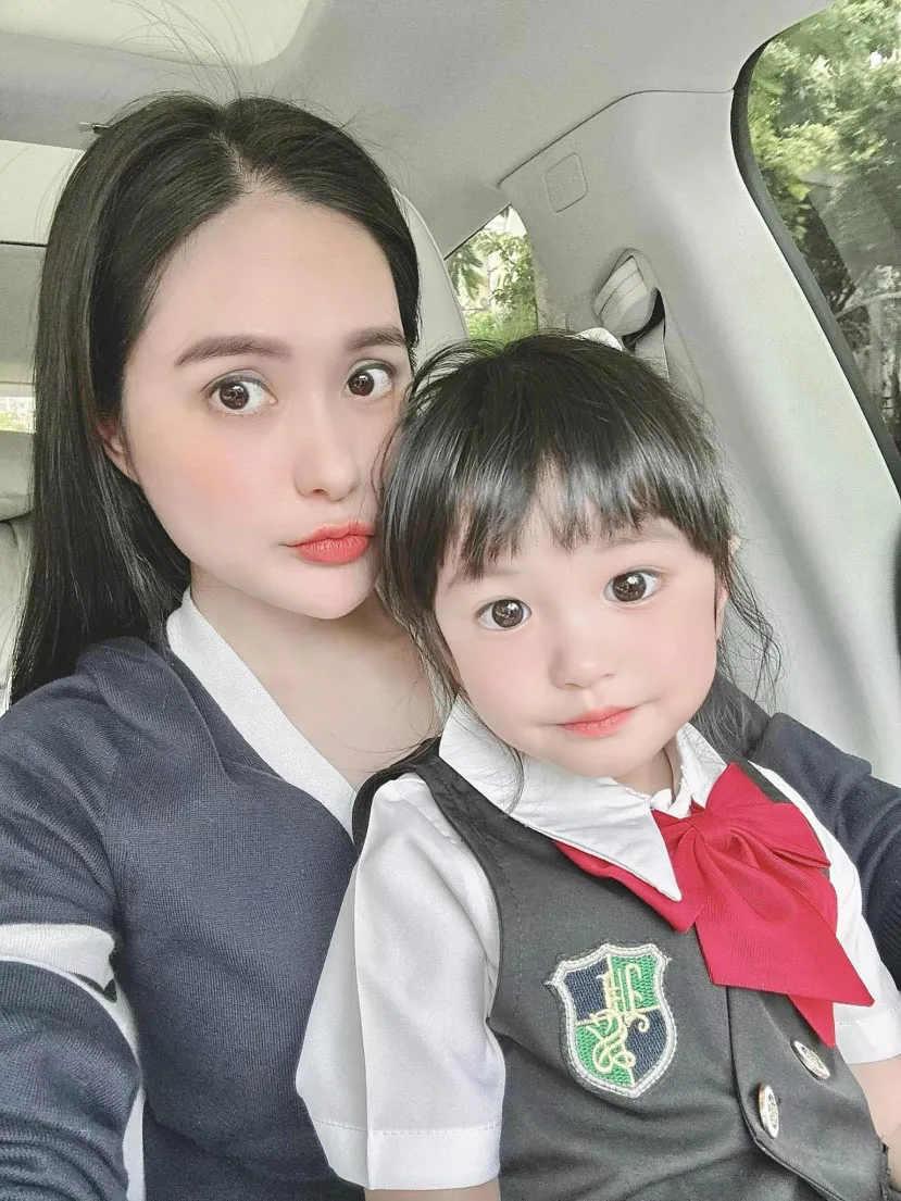 con-gai-doan-di-bang-di-hoc-tao-du-kieu-toc-khong-trung-nhau-nhieu-nguoi-nhin-vao-so-dau-5