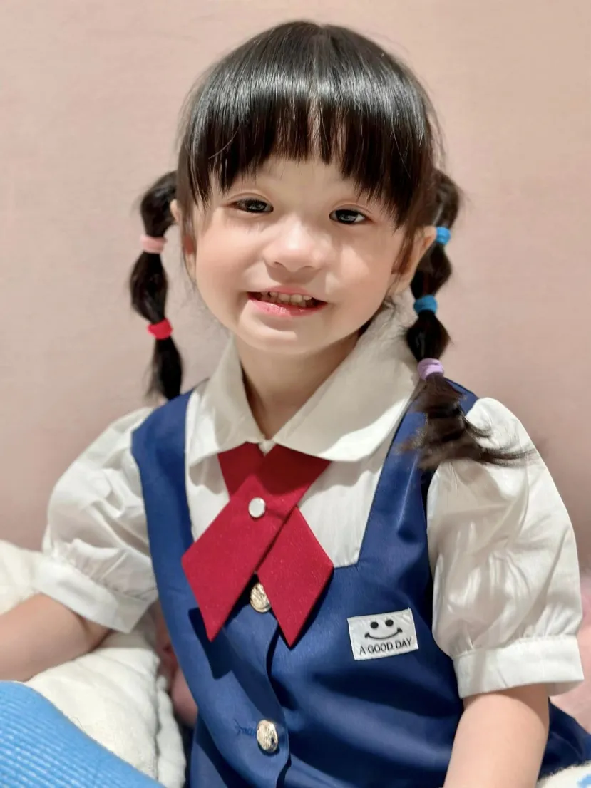 con-gai-doan-di-bang-di-hoc-tao-du-kieu-toc-khong-trung-nhau-nhieu-nguoi-nhin-vao-so-dau-7