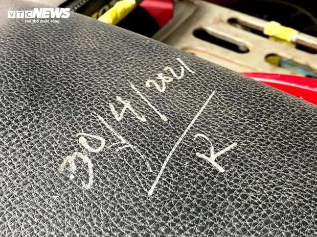 hang-nghin-chiec-xe-may-bi-bo-quen-o-san-bay-tan-son-nhat-va-ben-xe-mien-dong-cho-nguoi-den-nhan-3