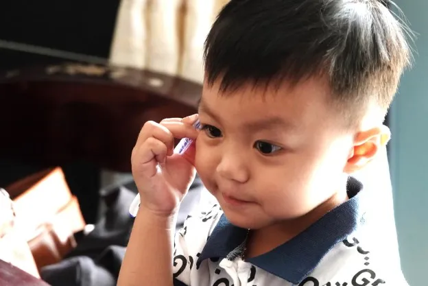 than-dong-can-tho-moi-hon-1-tuoi-da-biet-doc-song-ngu-viet-anh-dem-so-hang-ty-thanh-thao-1