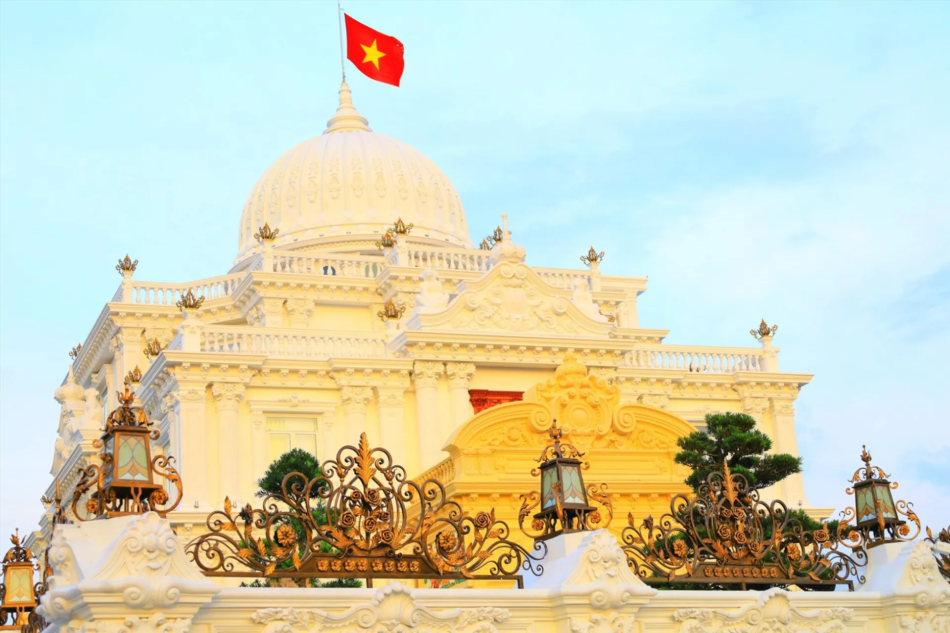 choang-ngop-truoc-lau-dai-co-dau-8-tuoi-150-ty-giua-vung-mien-tay-song-nuoc-2