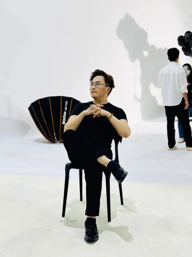 mc-dai-nghia-he-lo-hau-truong-chup-anh-cuoi-cua-mot-cap-doi-vbiz-cung-chi-tiet-co-1-0-2-1