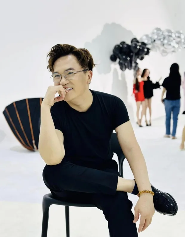 mc-dai-nghia-he-lo-hau-truong-chup-anh-cuoi-cua-mot-cap-doi-vbiz-cung-chi-tiet-co-1-0-2-2