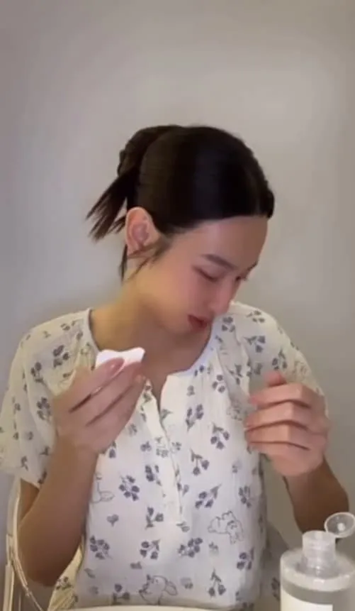 bi-don-mang-bau-hoa-hau-thuy-tien-co-phan-ung-hai-huoc-4