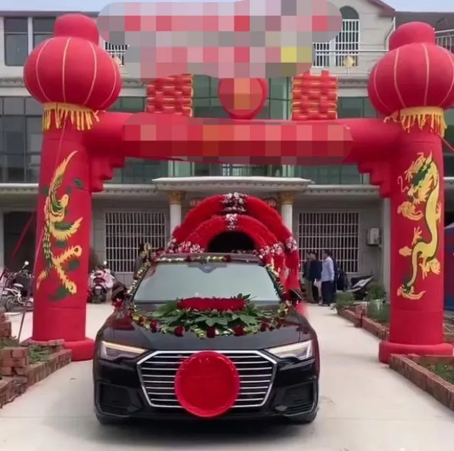 sau-3-nam-ly-hon-nguoi-phu-nu-den-dam-cuoi-chong-cu-thi-guc-nga-khi-thay-mat-co-dau-1