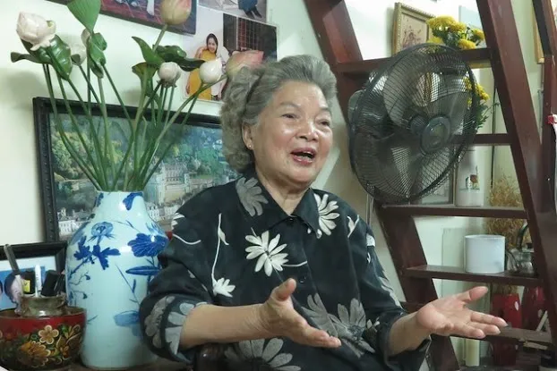 nguoi-phu-nu-ha-noi-ly-hon-nhung-van-song-chung-nha-voi-chong-cu-doi-luc-con-ghen-tuong-1