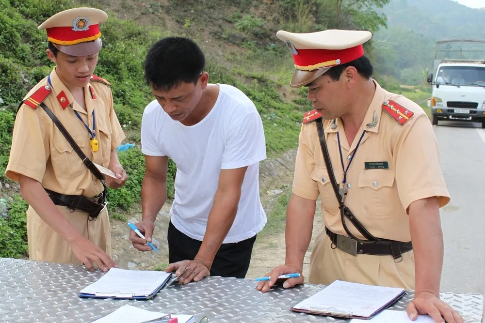 mot-truong-hop-bat-buoc-phai-doi-giay-phep-lai-xe-truoc-ngay-15-10-2023-neu-vi-pham-se-bi-xu-phat-3