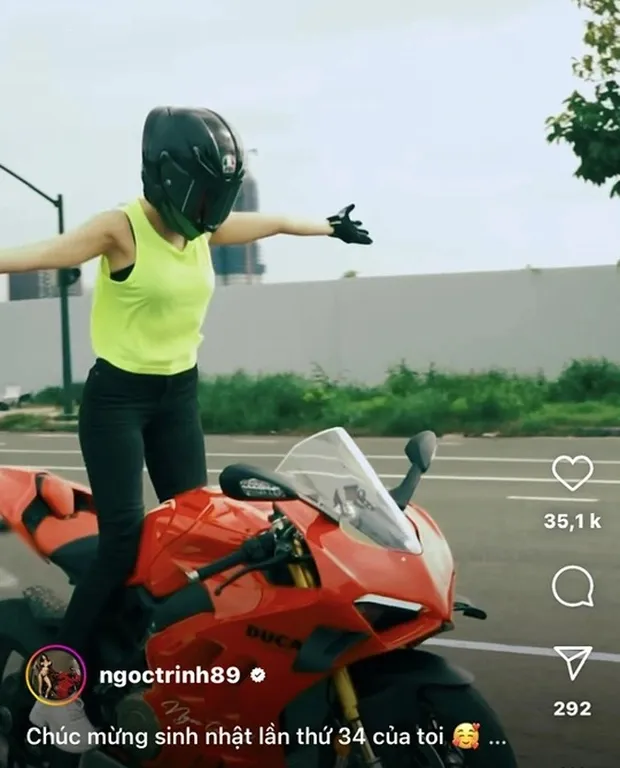 bi-cong-an-moi-len-lam-viec-vi-co-hanh-dong-nguy-hiem-tren-xe-moto-ngoc-trinh-tiep-tuc-co-dong-thai-moi-3