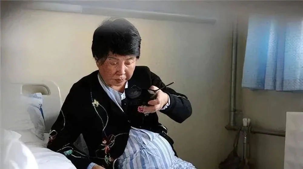 bat-chap-loi-dam-tieu-nguoi-phu-nu-60-tuoi-sinh-con-biet-nguyen-nhan-moi-nguoi-deu-cam-thong-5