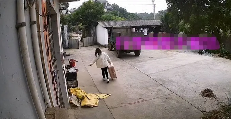 di-lam-ve-khong-thay-vo-dau-nguoi-chong-kiem-tra-camera-thi-nhin-thay-canh-tuong-chua-chat-3