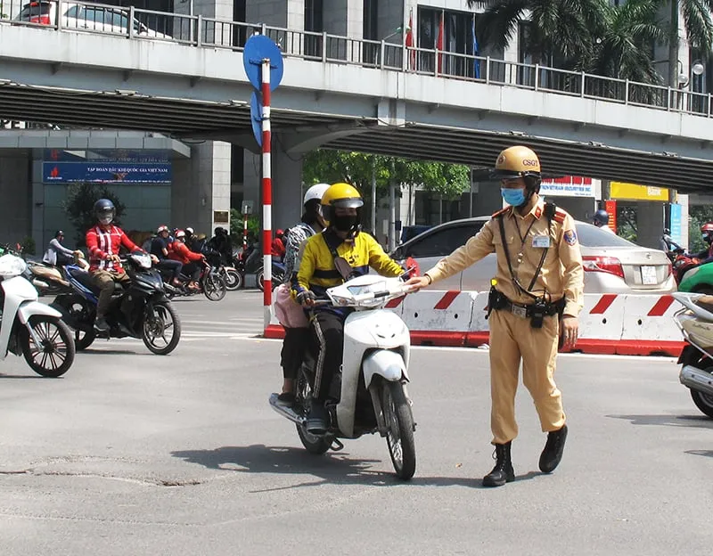 nhung-truong-hop-vuot-den-do-cung-khong-lo-bi-phat-1